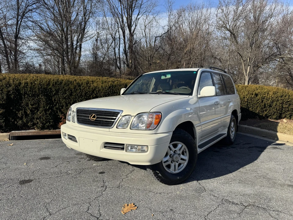 2000 Lexus LX 2nd Gen - Image 9 of 31