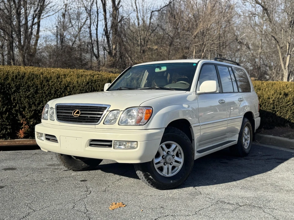 2000 Lexus LX 2nd Gen - Image 11 of 31
