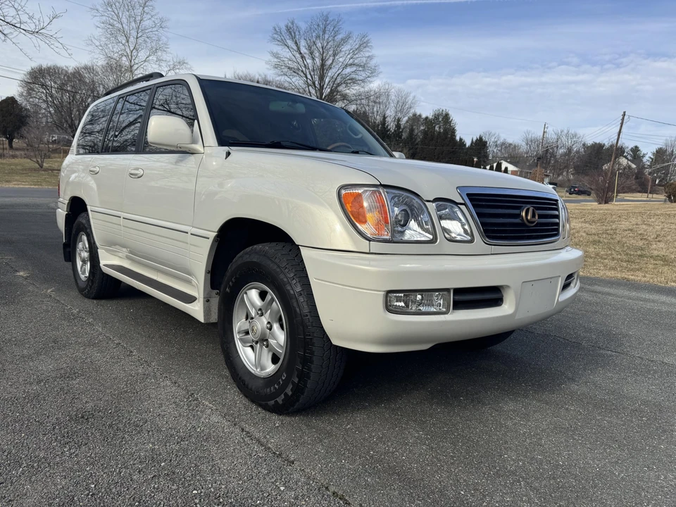 2000 Lexus LX 2nd Gen - Image 27 of 31