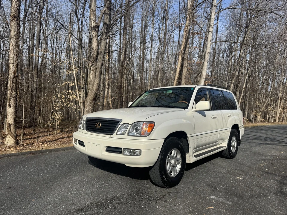 2000 Lexus LX 2nd Gen - Image 2 of 31