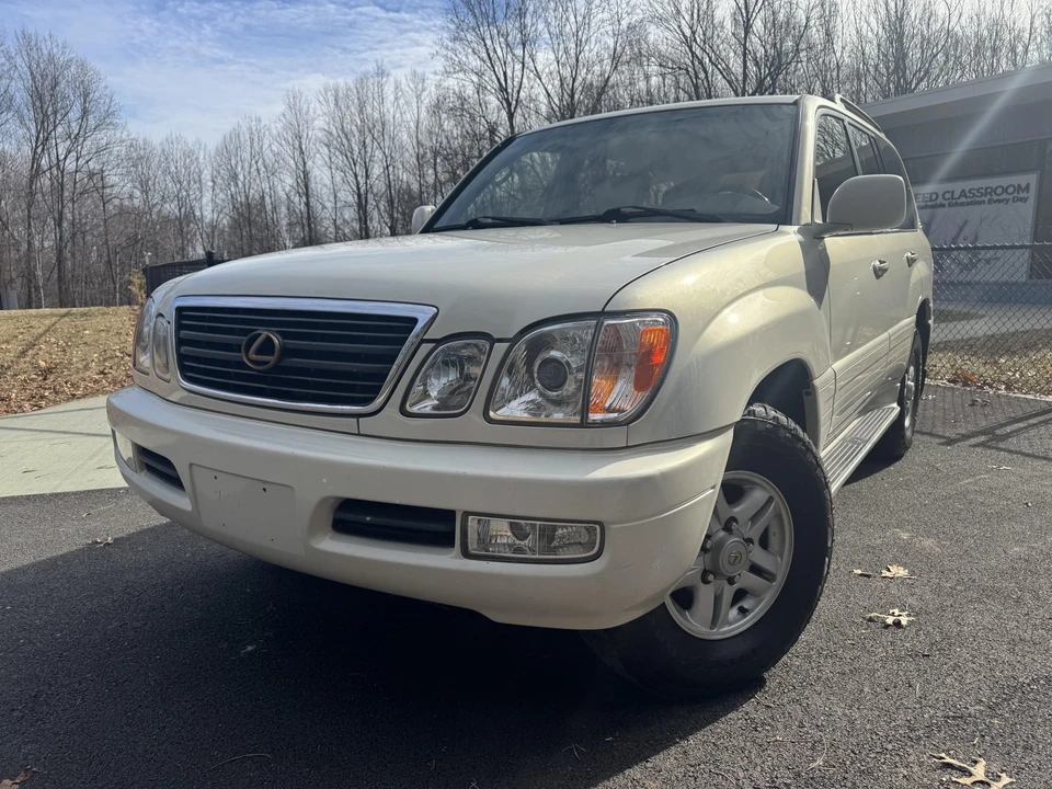 2000 Lexus LX 2nd Gen - Image 18 of 31