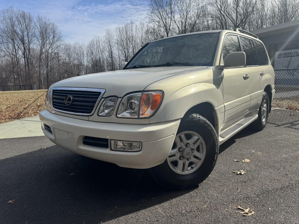 2000 Lexus LX 2nd Gen - Image 19 of 31