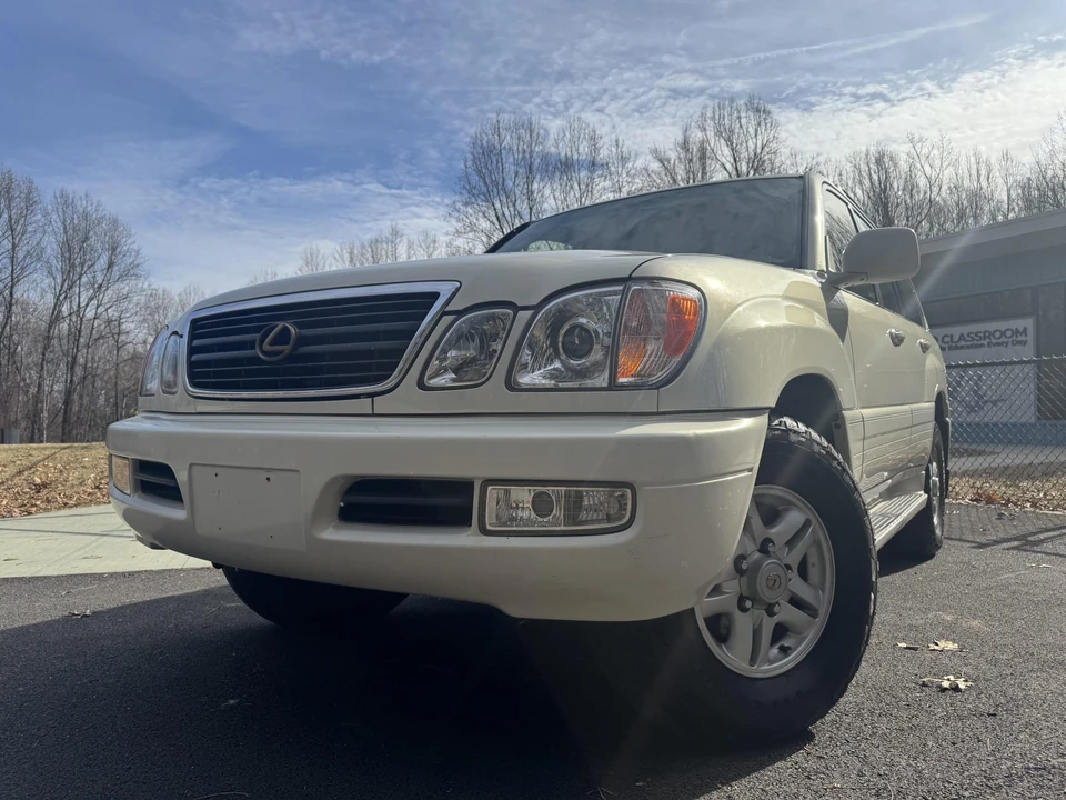 2000 Lexus LX 2nd Gen - Image 21 of 31