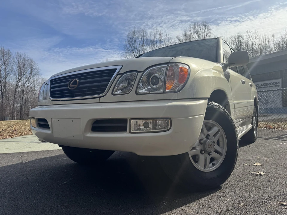 2000 Lexus LX 2nd Gen - Image 22 of 31