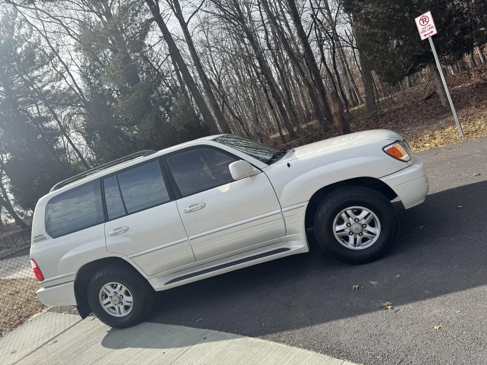 2000 Lexus LX 2nd Gen - Image 28 of 31