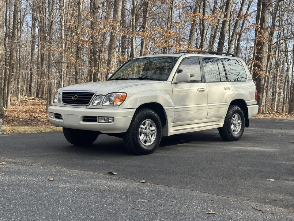 2000 Lexus LX 2nd Gen - Image 5 of 31