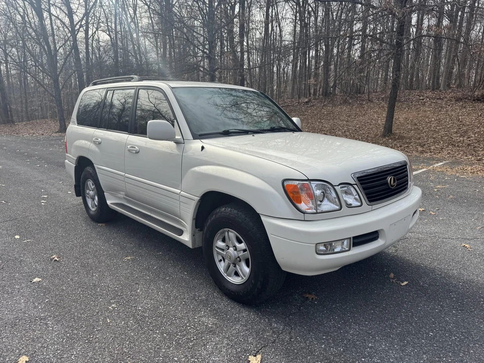 2000 Lexus LX 2nd Gen - Image 24 of 31