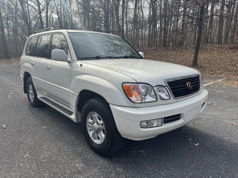 2000 Lexus LX 2nd Gen - Image 26 of 31