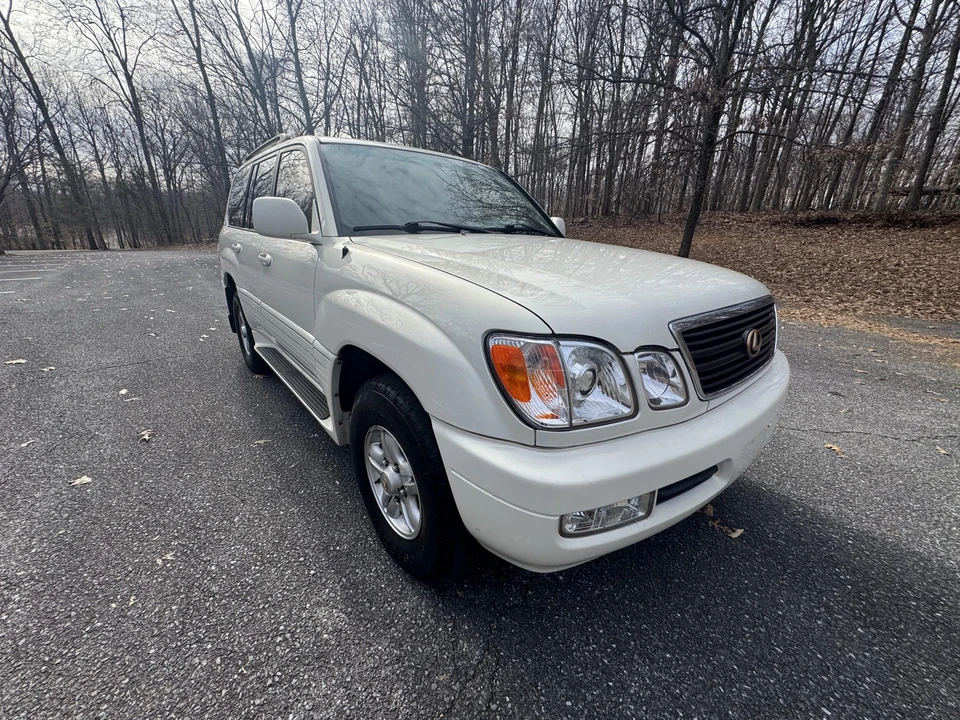 2000 Lexus LX 2nd Gen - Image 25 of 31