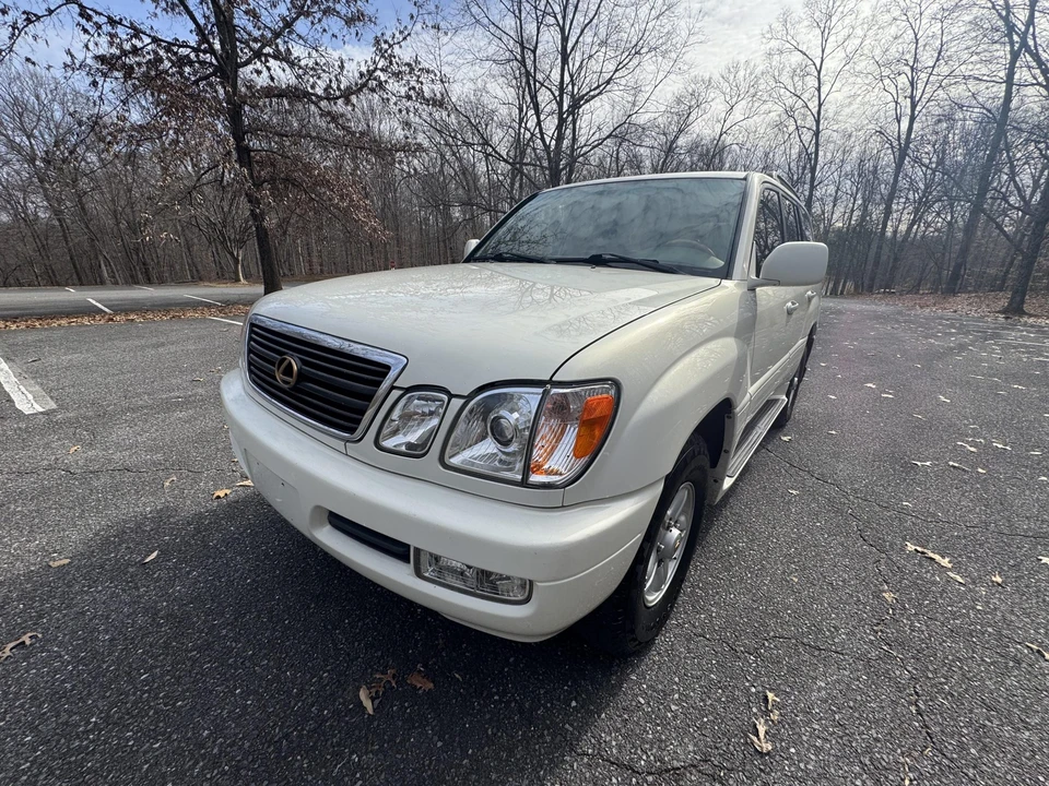 2000 Lexus LX 2nd Gen - Image 23 of 31