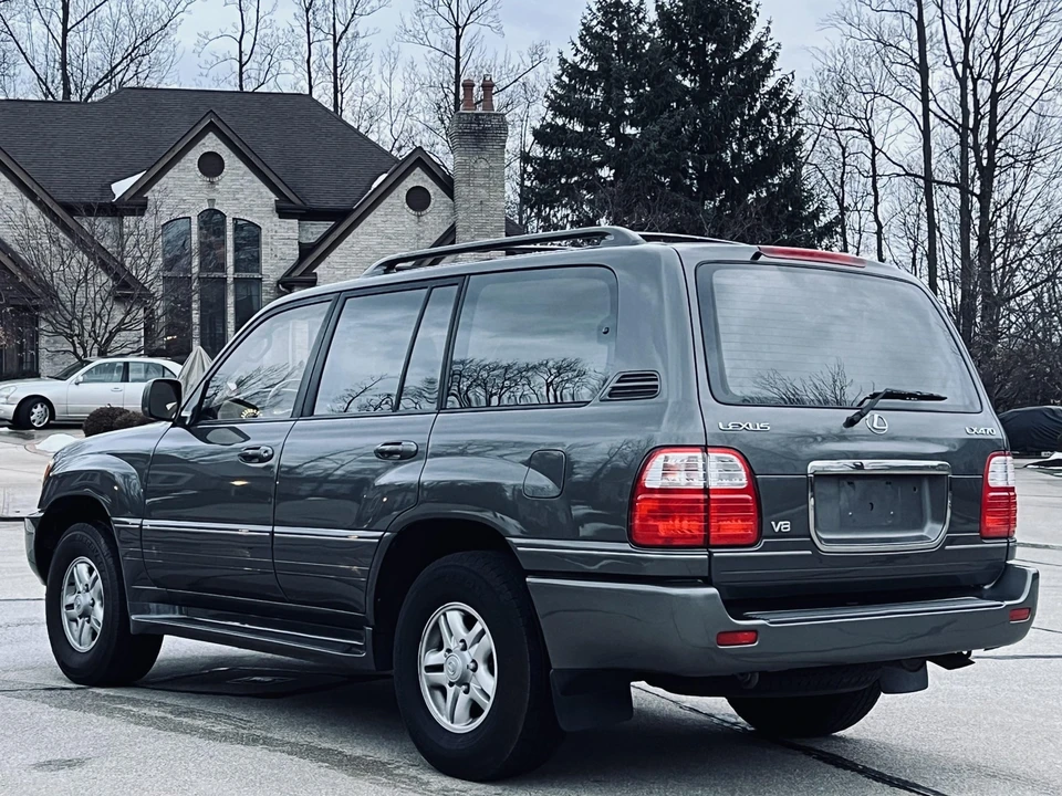 2000 Lexus LX 2nd Gen - Image 13 of 31