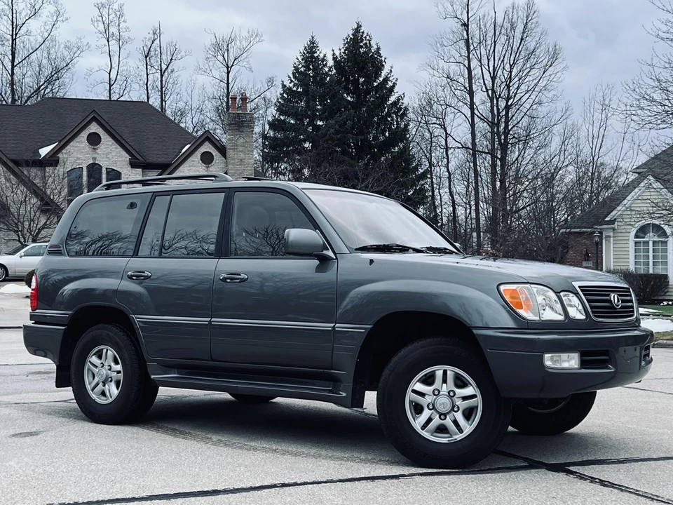 2000 Lexus LX 2nd Gen - Image 26 of 31