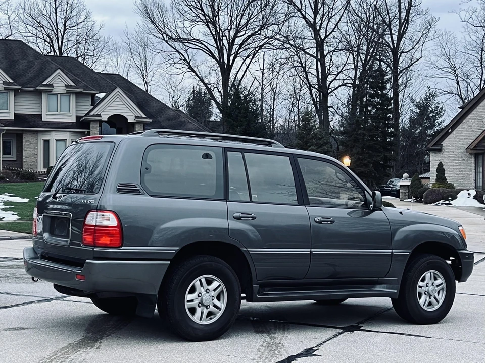 2000 Lexus LX 2nd Gen - Image 22 of 31