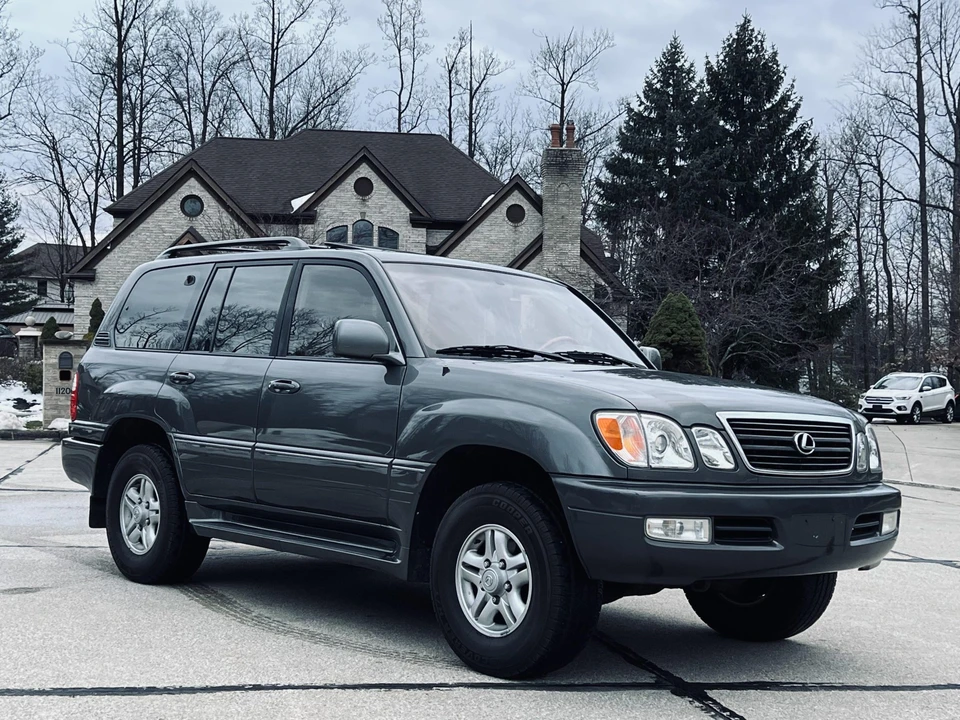 2000 Lexus LX 2nd Gen - Image 29 of 31