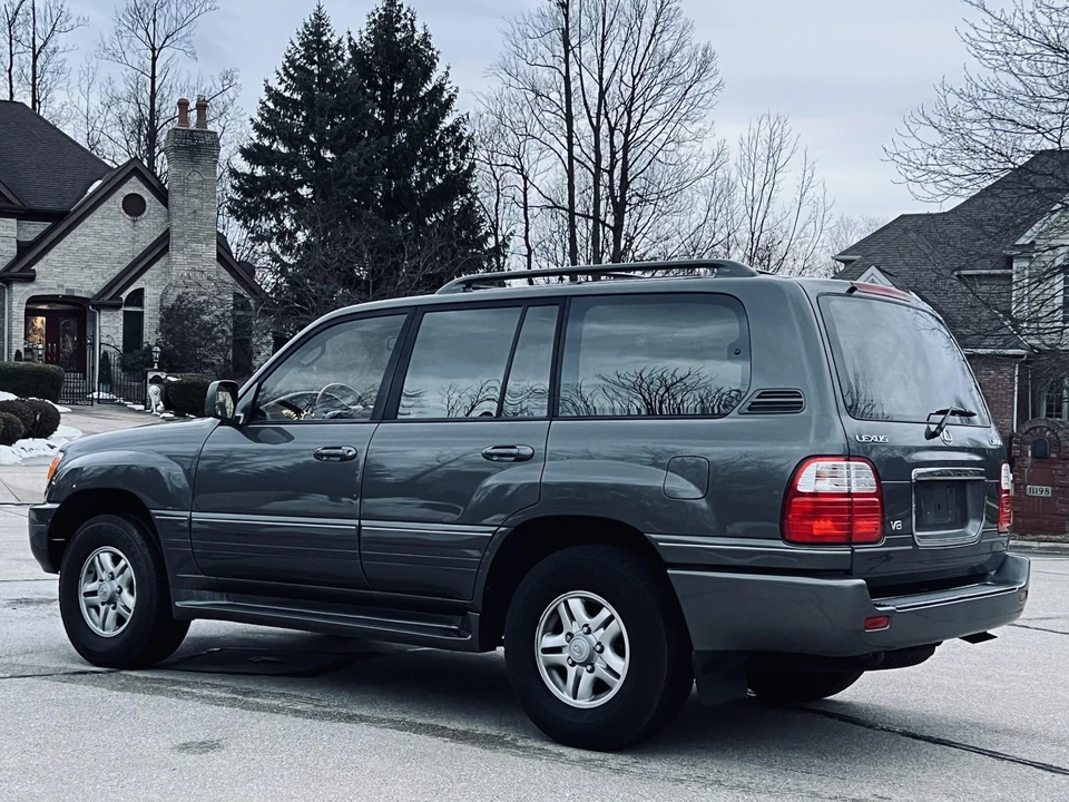 2000 Lexus LX 2nd Gen - Image 12 of 31