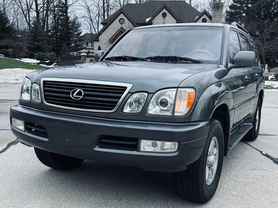 2000 Lexus LX 2nd Gen - Image 2 of 31
