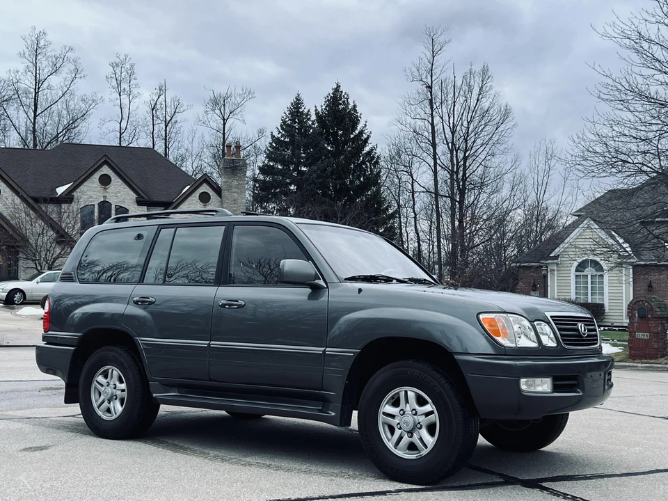 2000 Lexus LX 2nd Gen - Image 27 of 31