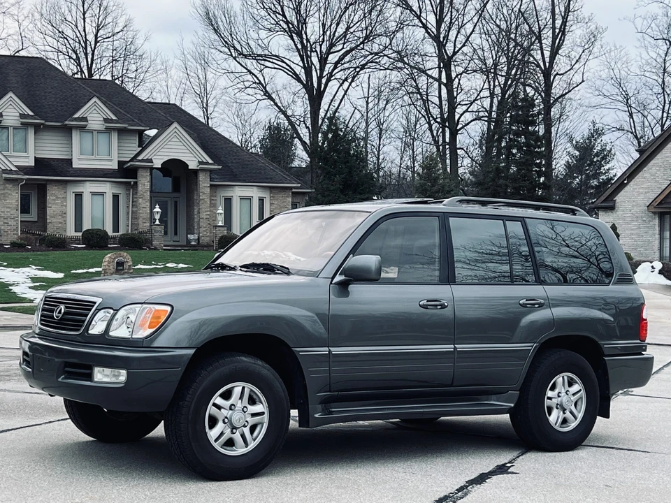 2000 Lexus LX 2nd Gen - Image 9 of 31