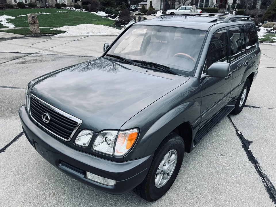 2000 Lexus LX 2nd Gen - Image 3 of 31