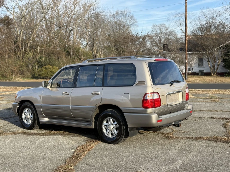 2000 Lexus LX 2nd Gen - Image 9 of 31