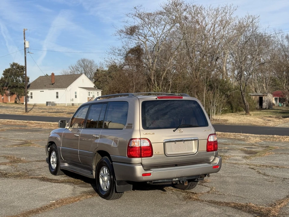 2000 Lexus LX 2nd Gen - Image 10 of 31