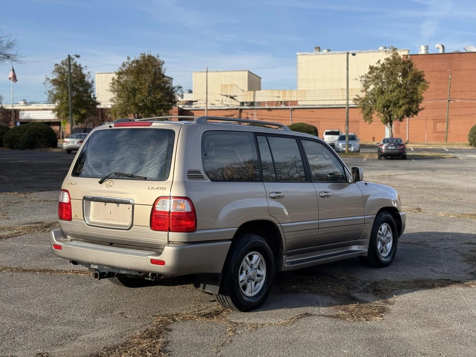 2000 Lexus LX 2nd Gen - Image 17 of 31