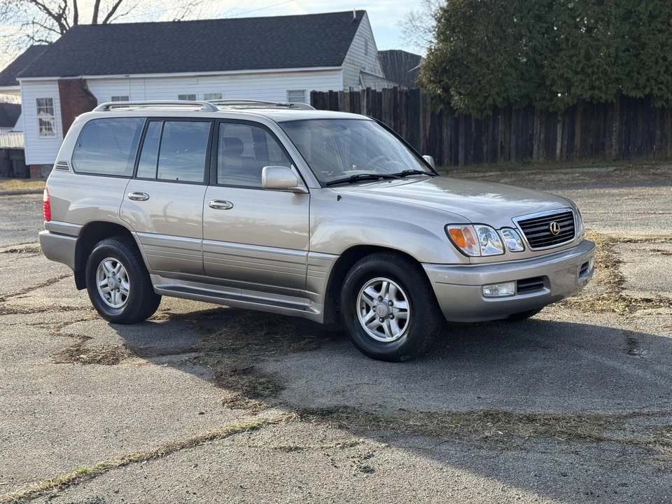2000 Lexus LX 2nd Gen - Image 2 of 31