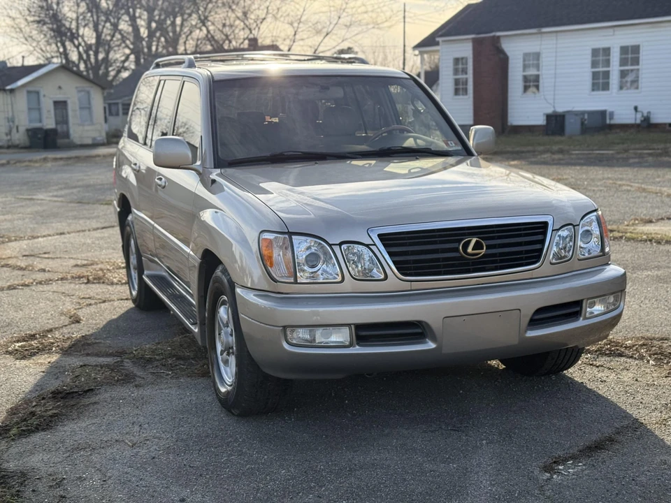 2000 Lexus LX 2nd Gen - Image 3 of 31