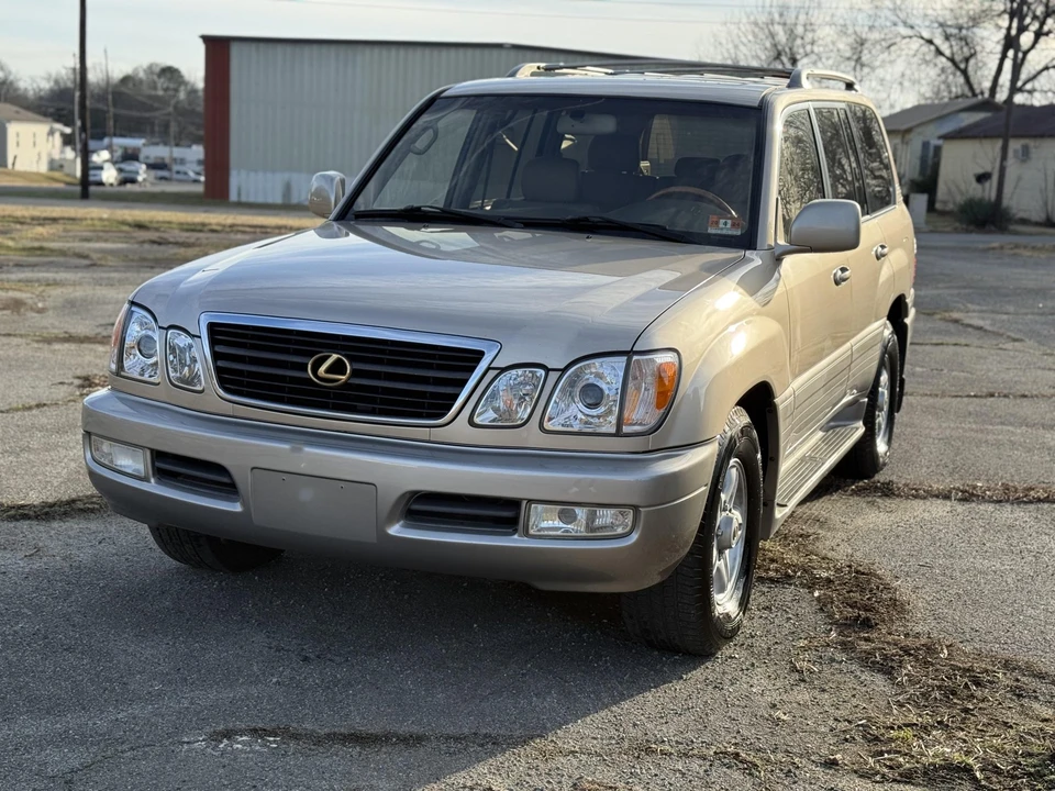 2000 Lexus LX 2nd Gen - Image 5 of 31