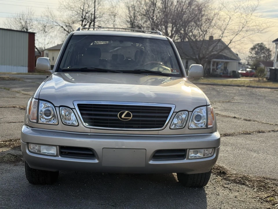 2000 Lexus LX 2nd Gen - Image 4 of 31