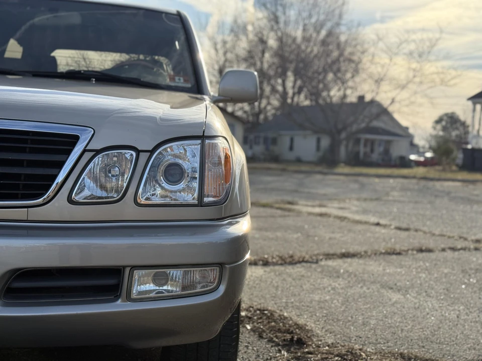 2000 Lexus LX 2nd Gen - Image 26 of 31