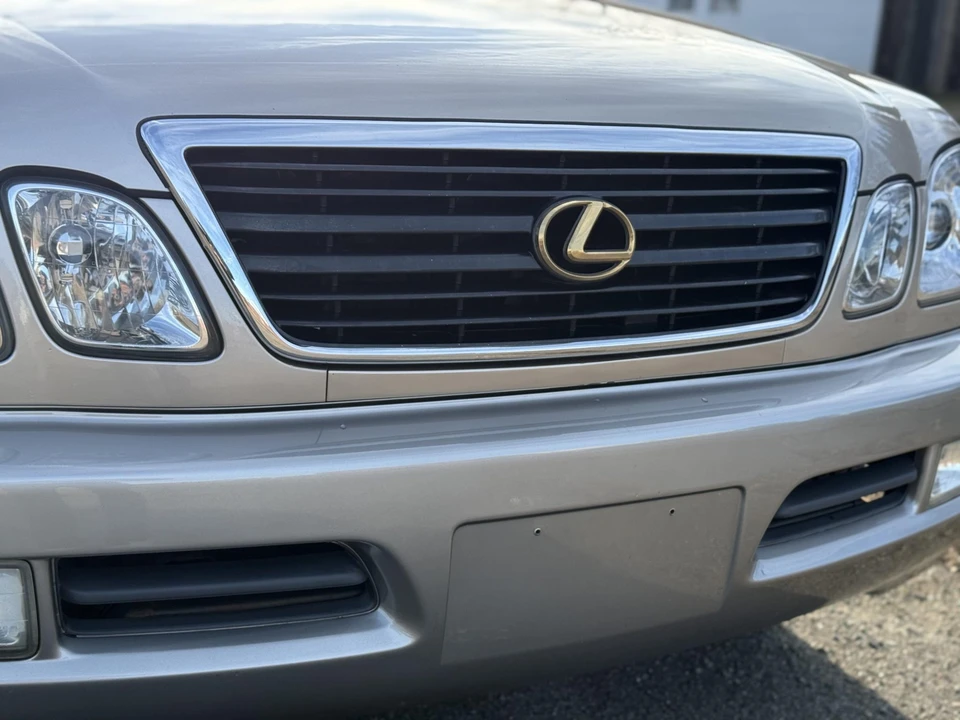 2000 Lexus LX 2nd Gen - Image 25 of 31