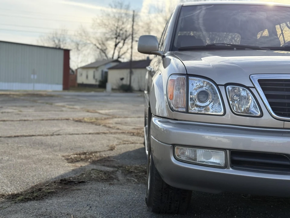2000 Lexus LX 2nd Gen - Image 24 of 31