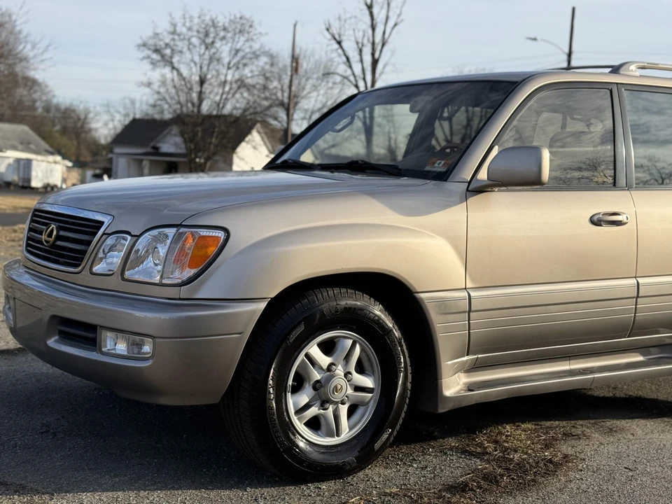 2000 Lexus LX 2nd Gen - Image 30 of 31