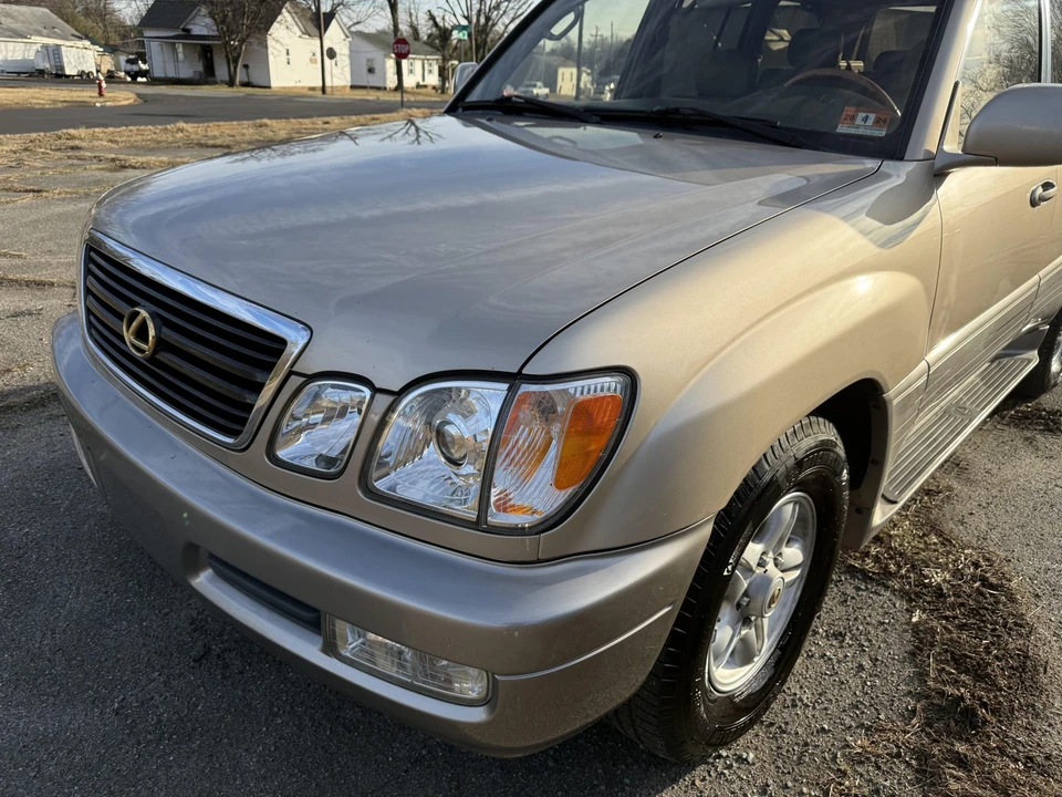 2000 Lexus LX 2nd Gen - Image 29 of 31