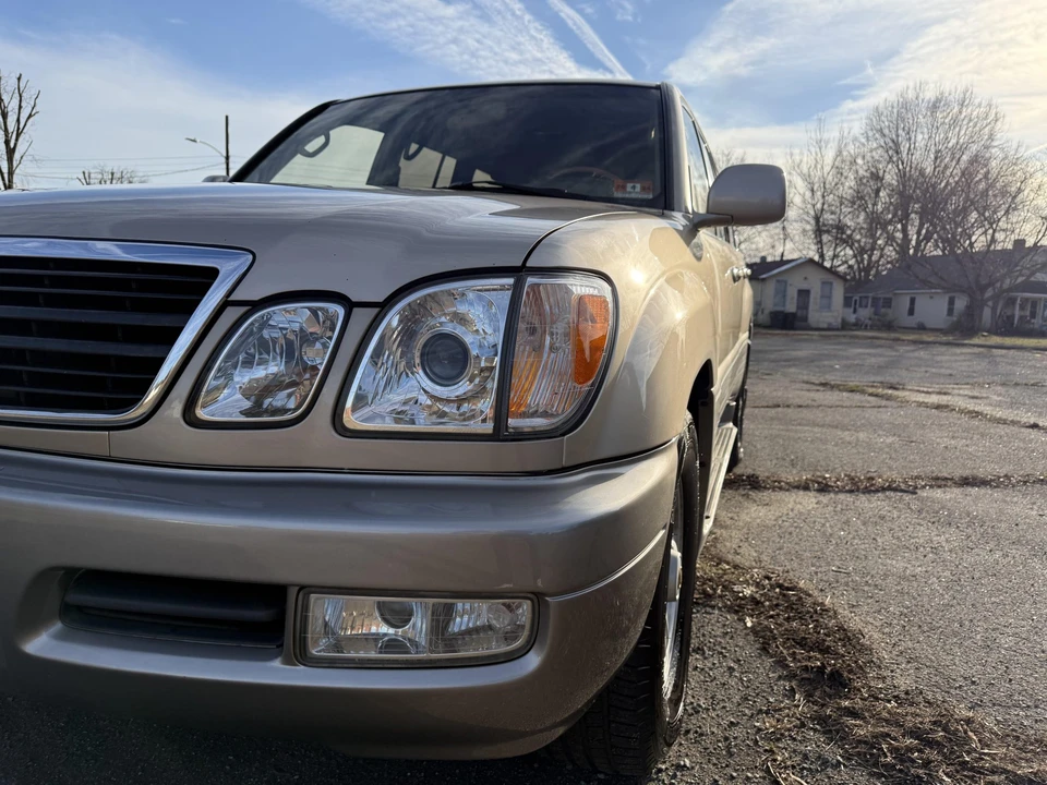 2000 Lexus LX 2nd Gen - Image 27 of 31