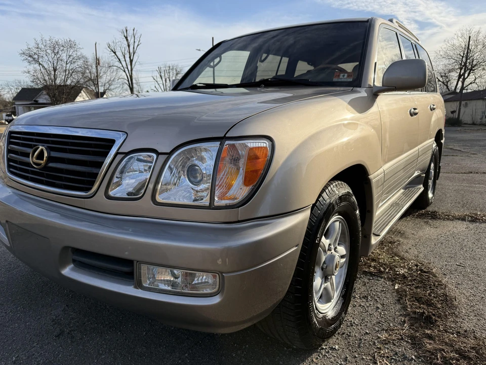 2000 Lexus LX 2nd Gen - Image 28 of 31