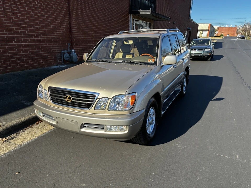 2000 Lexus LX 2nd Gen - Image 20 of 31