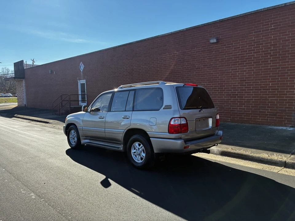 2000 Lexus LX 2nd Gen - Image 22 of 31