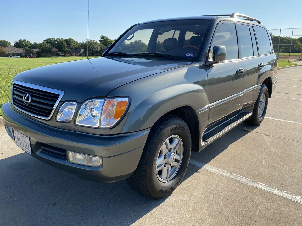 2000 Lexus LX 2nd Gen - Image 10 of 31