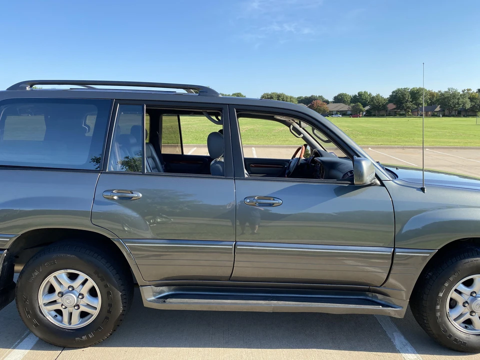 2000 Lexus LX 2nd Gen - Image 22 of 31