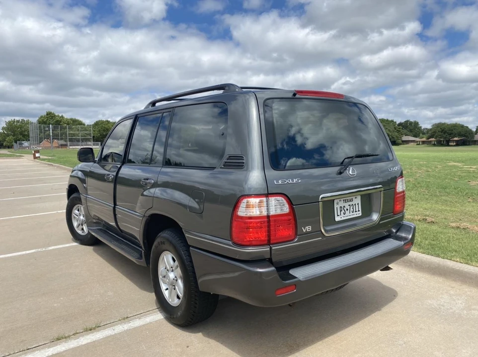 2000 Lexus LX 2nd Gen - Image 5 of 31
