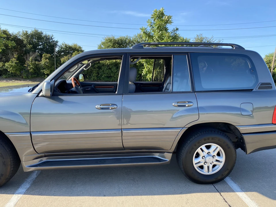 2000 Lexus LX 2nd Gen - Image 12 of 31