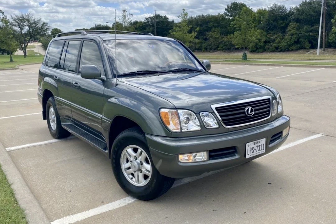 2000 Lexus LX 2nd Gen - Image 25 of 31