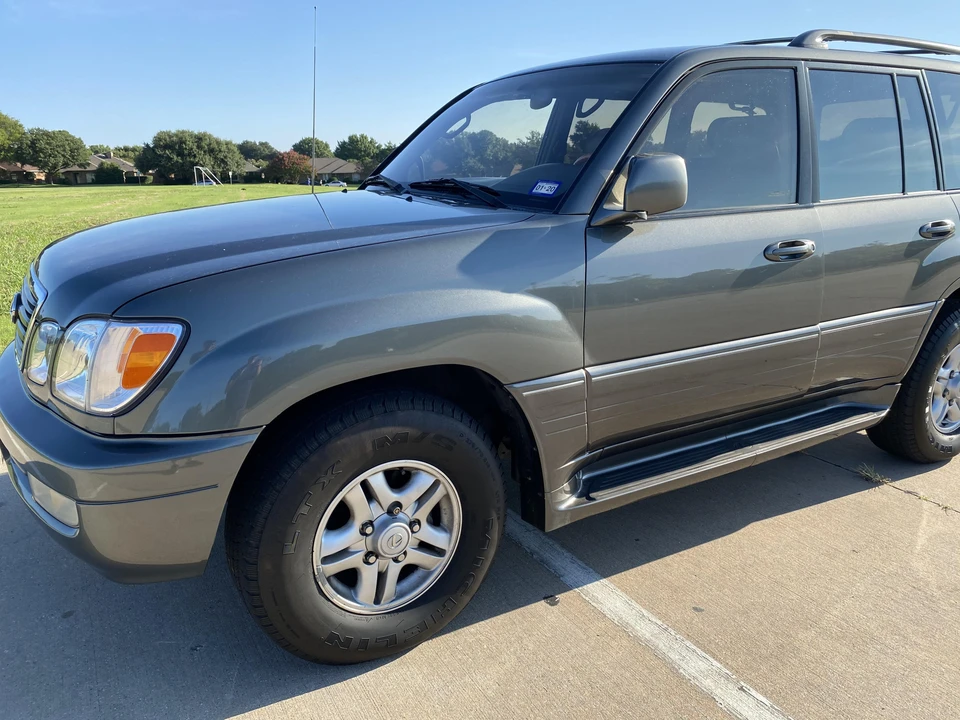 2000 Lexus LX 2nd Gen - Image 11 of 31
