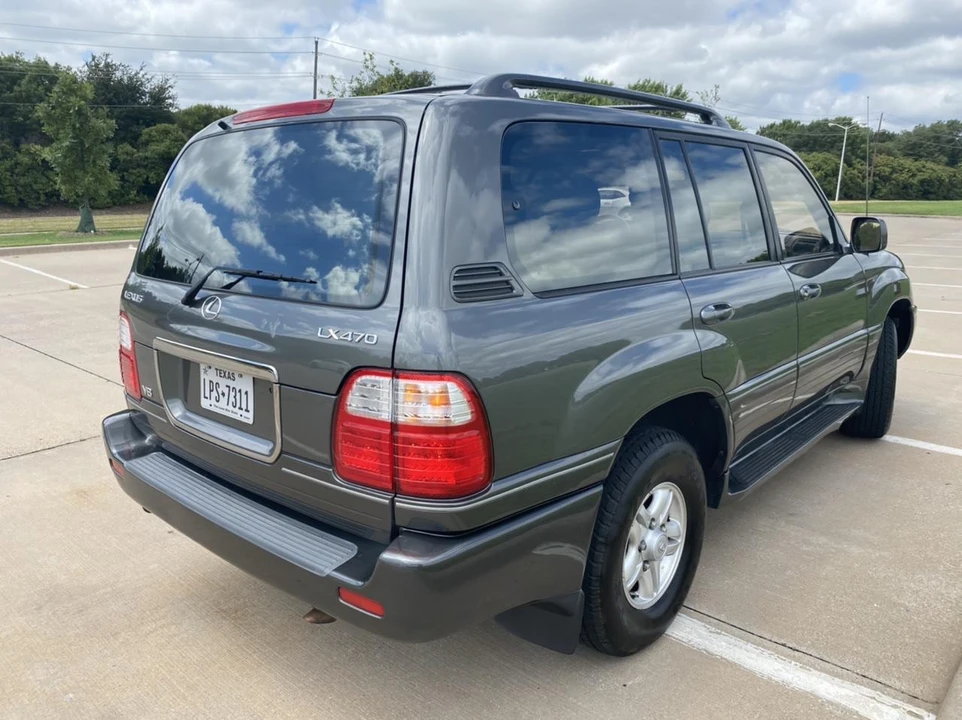 2000 Lexus LX 2nd Gen - Image 2 of 31