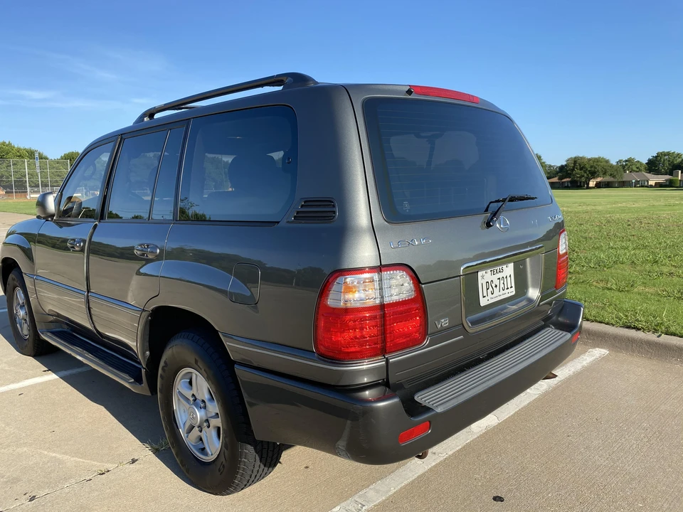 2000 Lexus LX 2nd Gen - Image 13 of 31