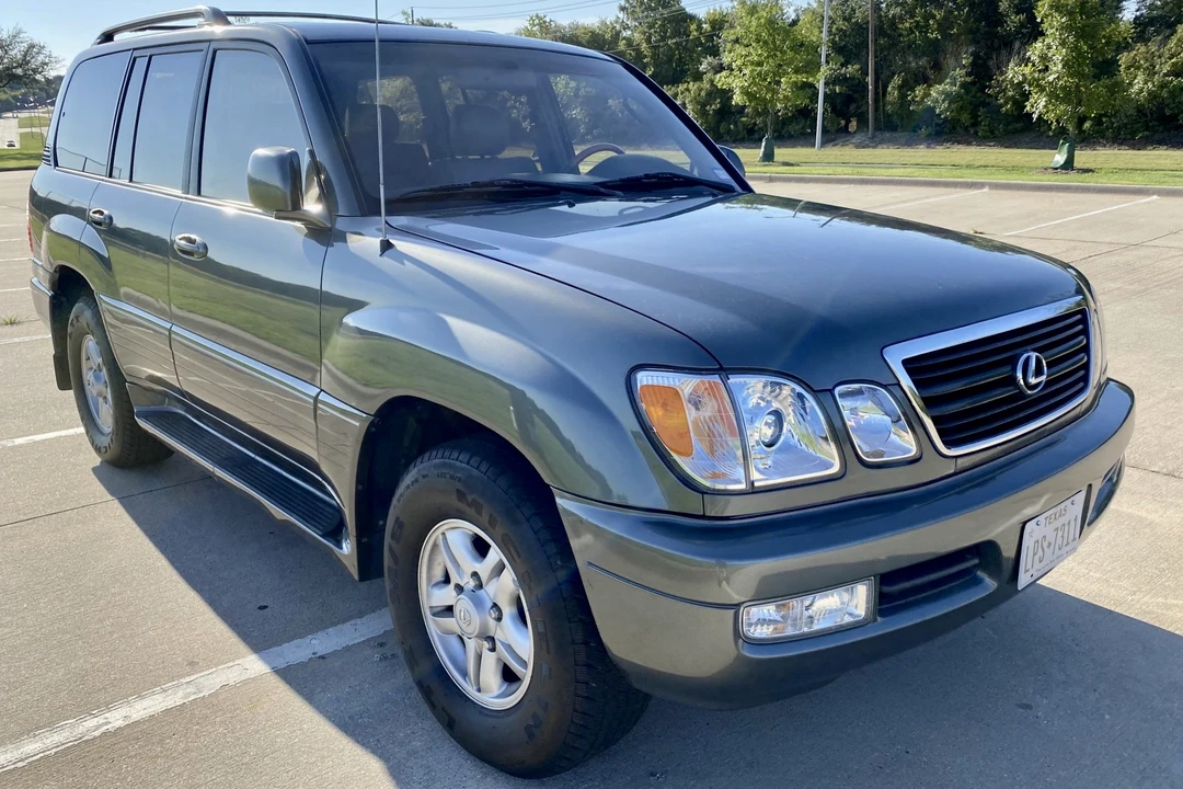 2000 Lexus LX 2nd Gen - Image 3 of 31