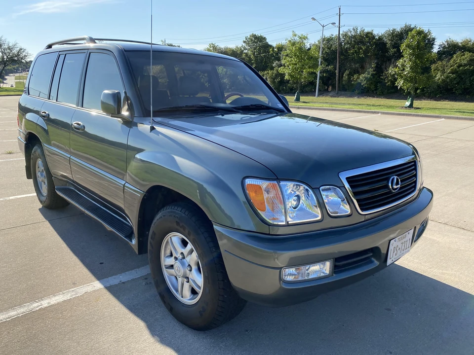 2000 Lexus LX 2nd Gen - Image 26 of 31