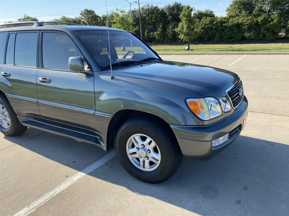 2000 Lexus LX 2nd Gen - Image 24 of 31